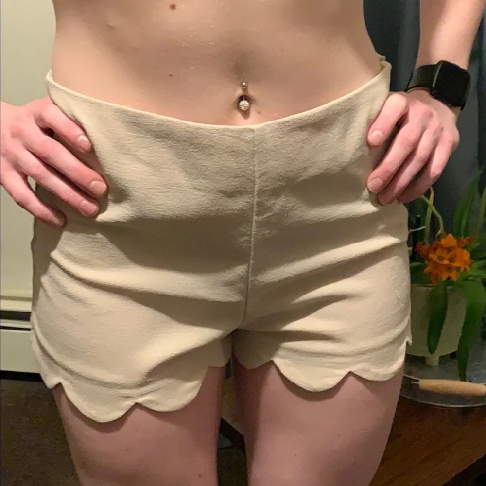 Cream shorts! - Picture 4 of 8